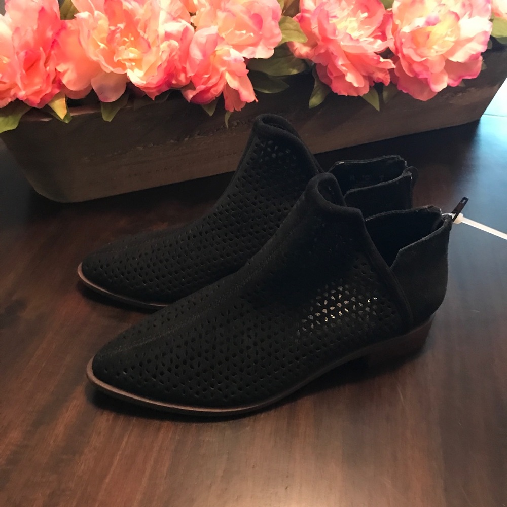 PRICE DROP SALE!🎉NWOT kelsie dagger booties